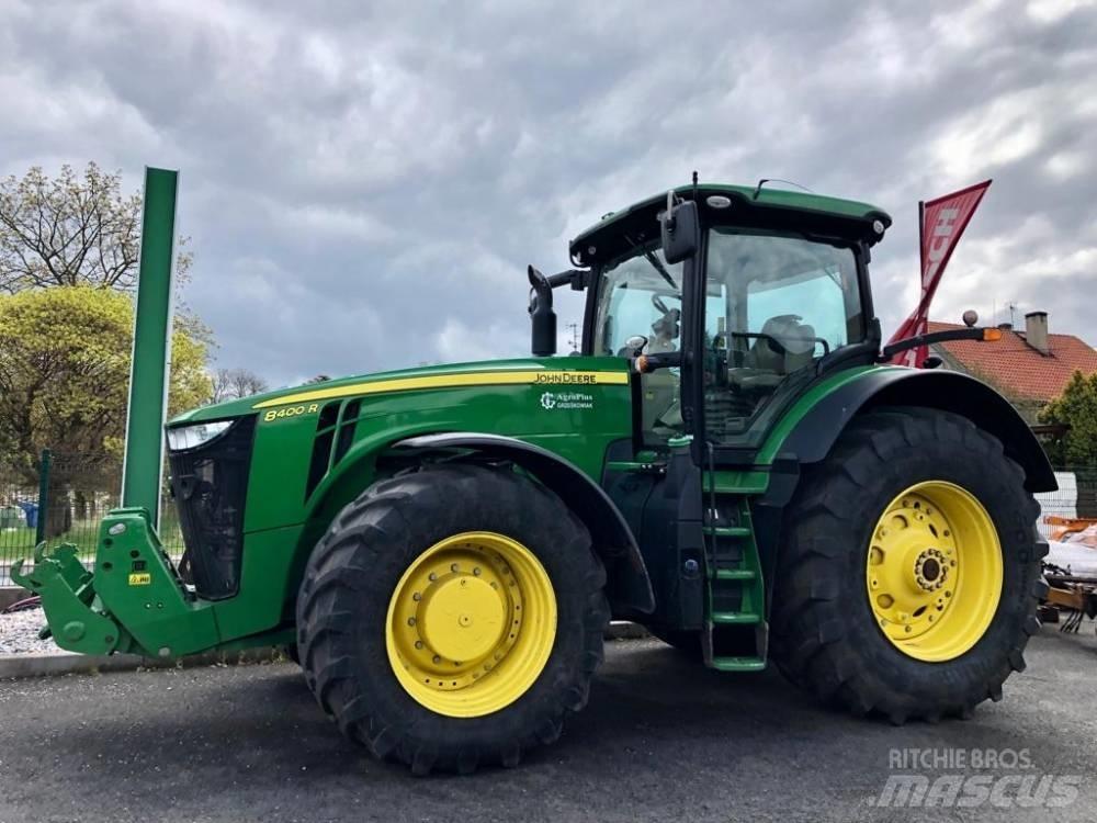 John Deere 8400 R Tractoren