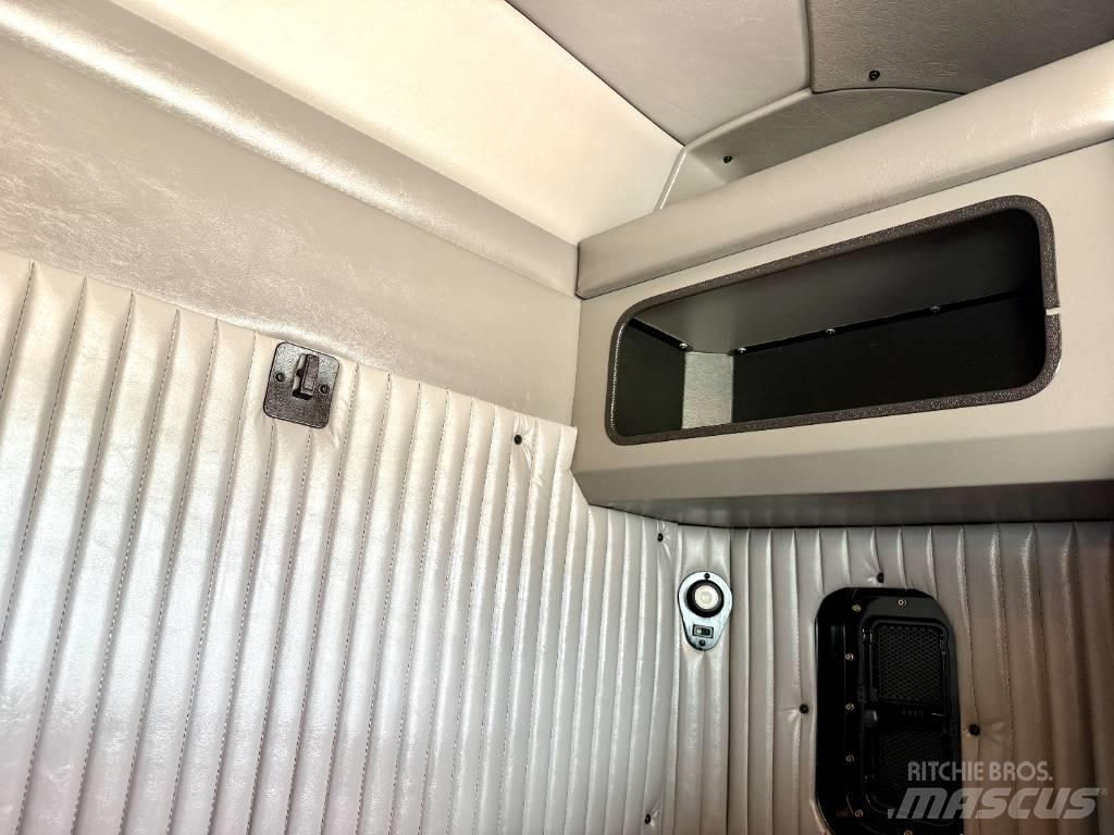 Kenworth T 800 Trekkers