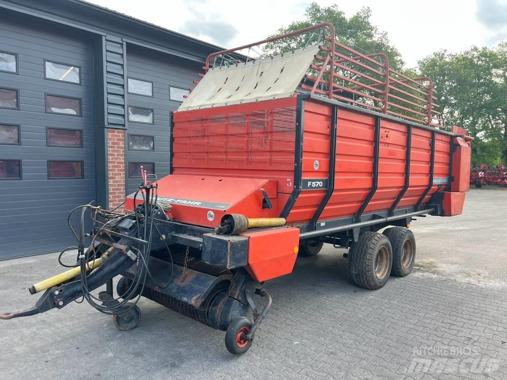 Deutz-Fahr F 570 Opraapwagens