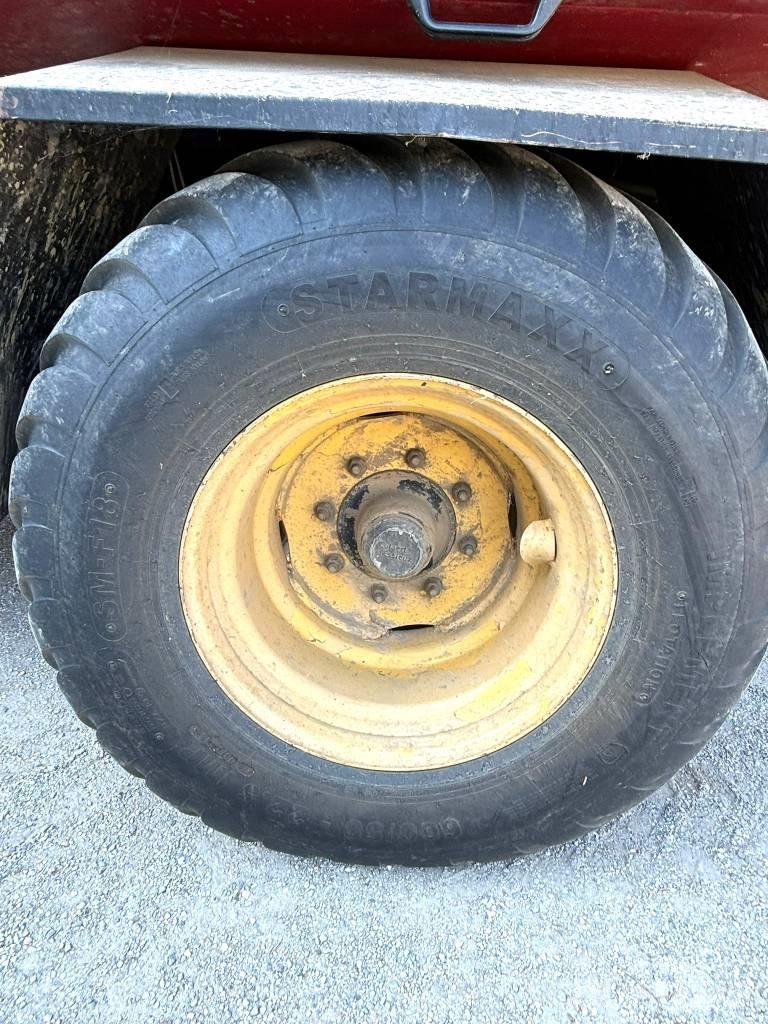 New Holland D 1210 Vierkante balenpers