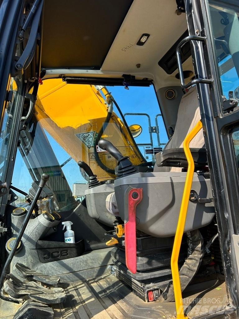 JCB 220X L Rupsgraafmachines