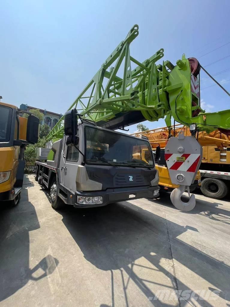 Zoomlion ZTC251V Takels, lieren en materiaalliften