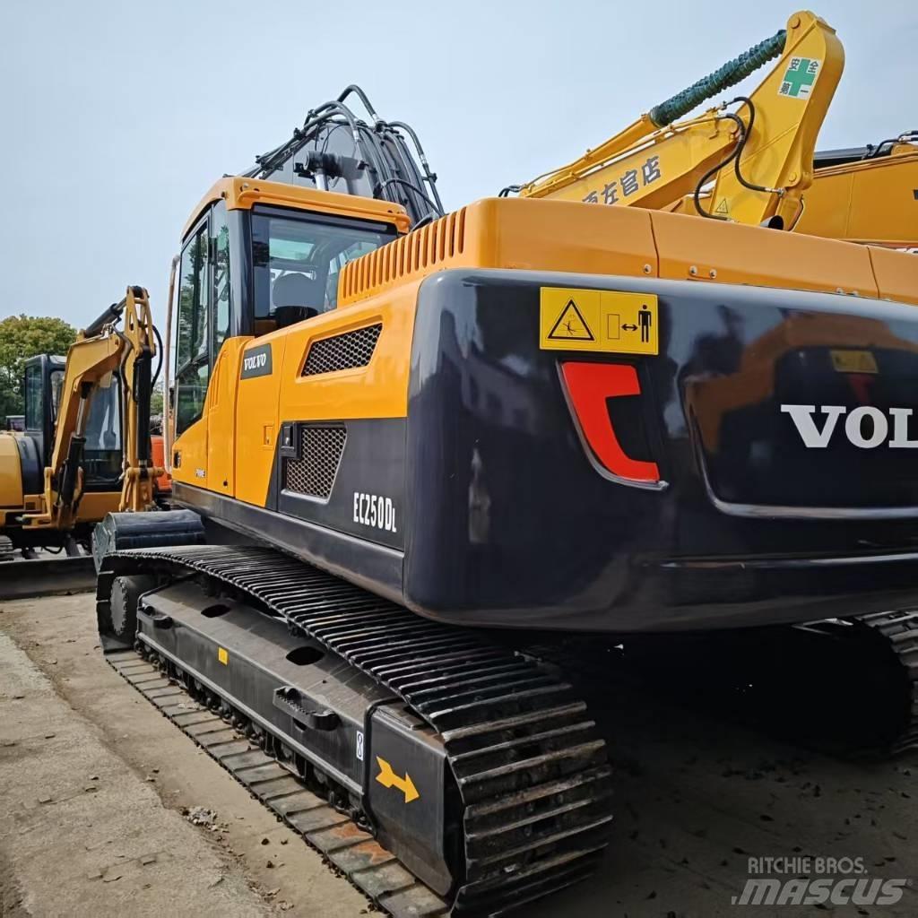 Volvo 250DL Rupsgraafmachines