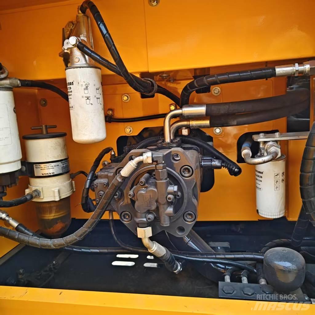 Volvo 250DL Rupsgraafmachines