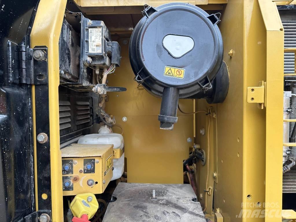 CAT 320D2 Rupsgraafmachines