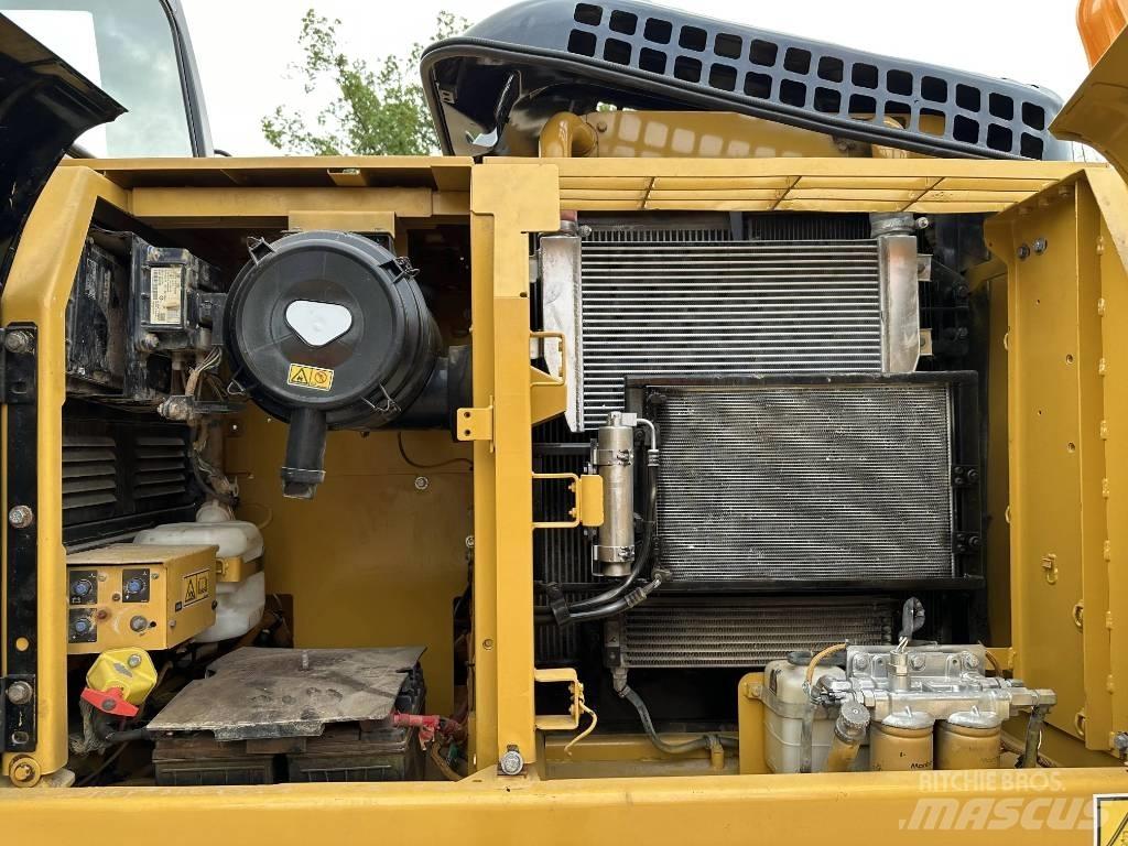 CAT 320D2 Rupsgraafmachines