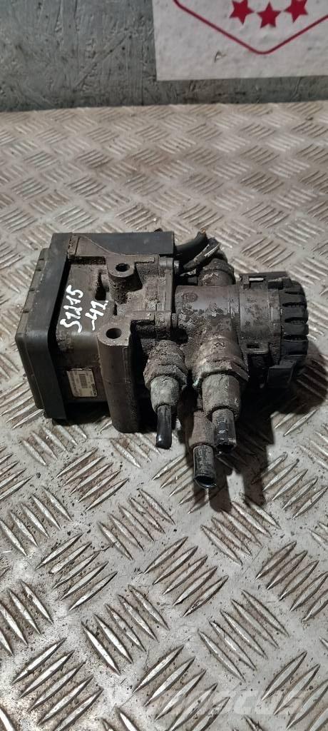 Scania R 440 1879275 Remmen