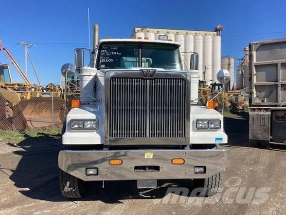 Western Star 4900 Trekkers