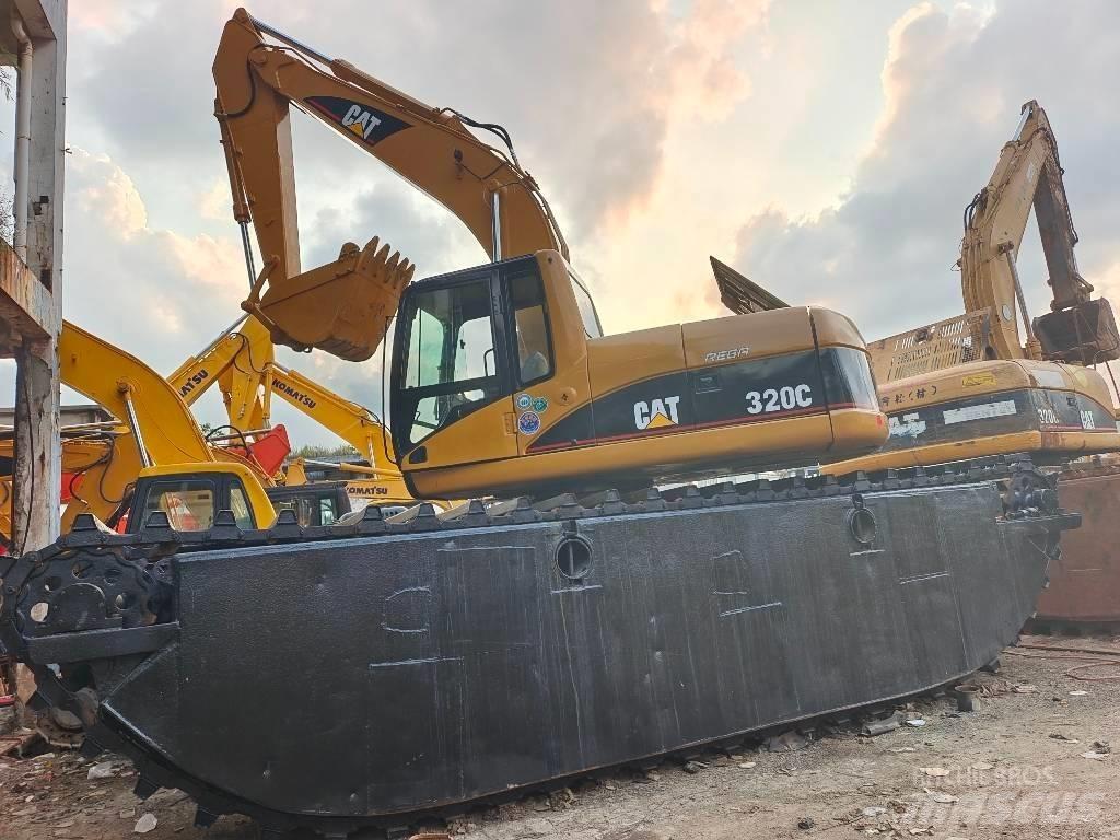 CAT 320 C Amfibische graafmachines