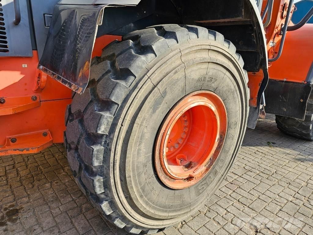 Hitachi ZW220 Wielladers