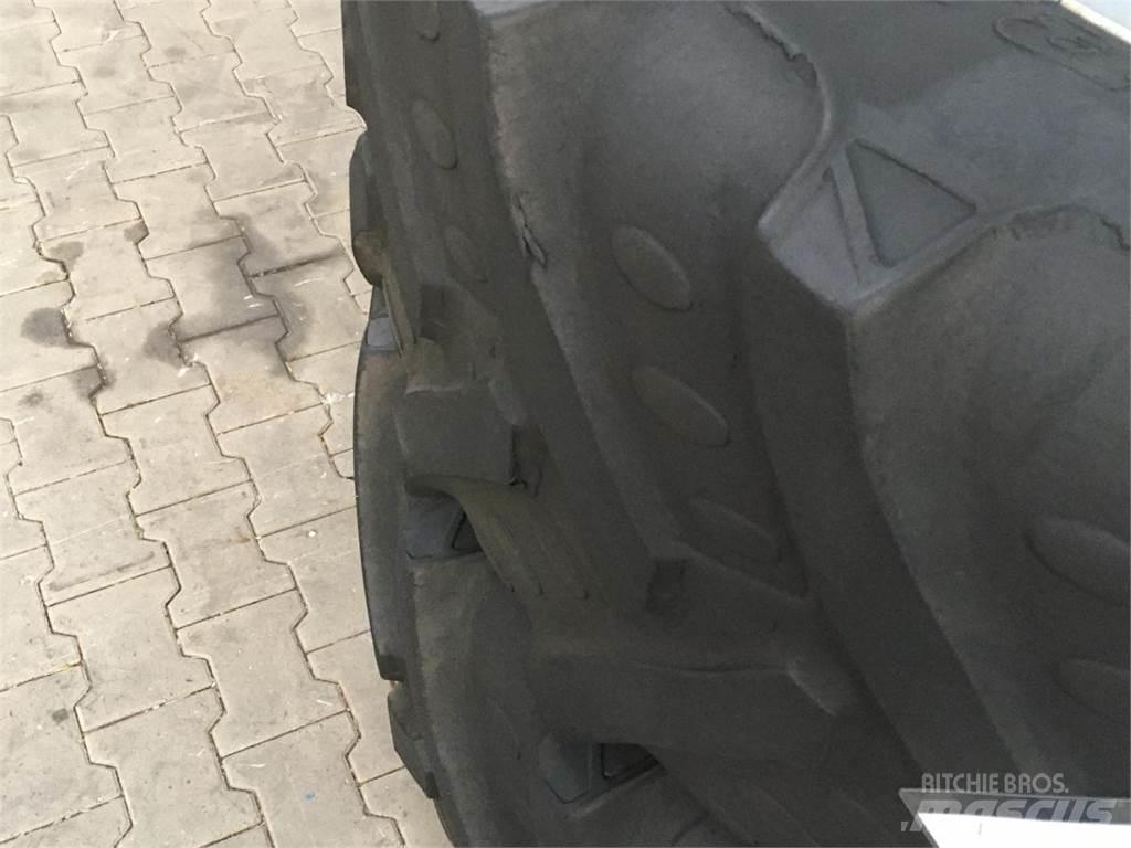 BKT 480/70R34 Banden, wielen en velgen