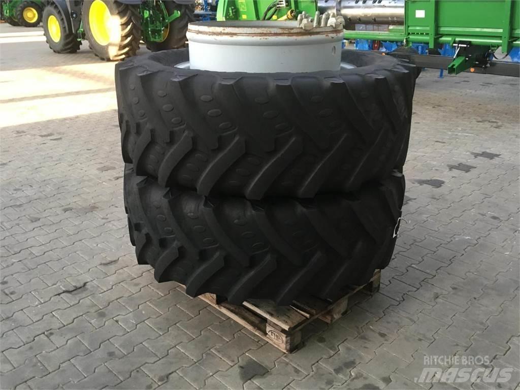 BKT 480/70R34 Banden, wielen en velgen