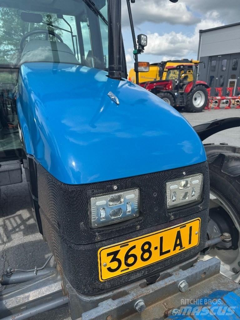 New Holland 5635 Tractoren