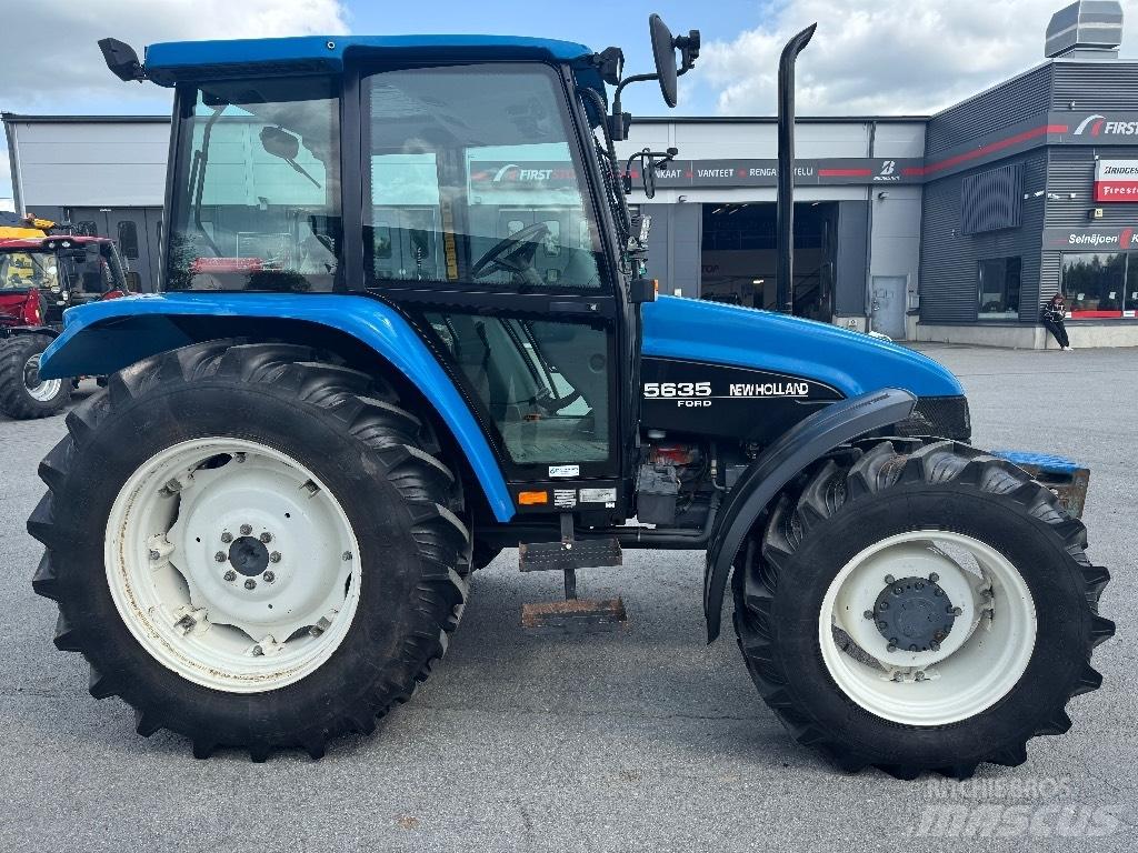 New Holland 5635 Tractoren
