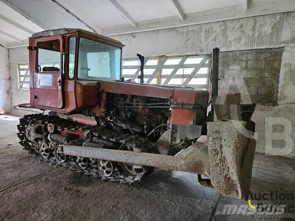  Onbekend DT-75 Rupsdozers