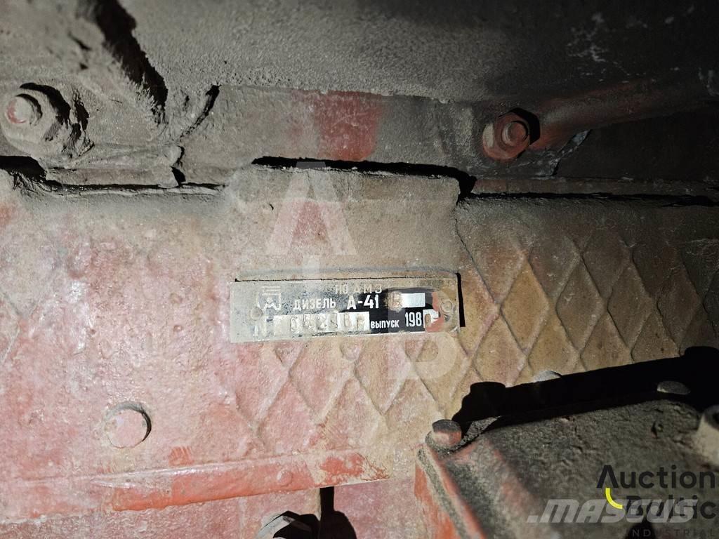  Onbekend DT-75 Rupsdozers