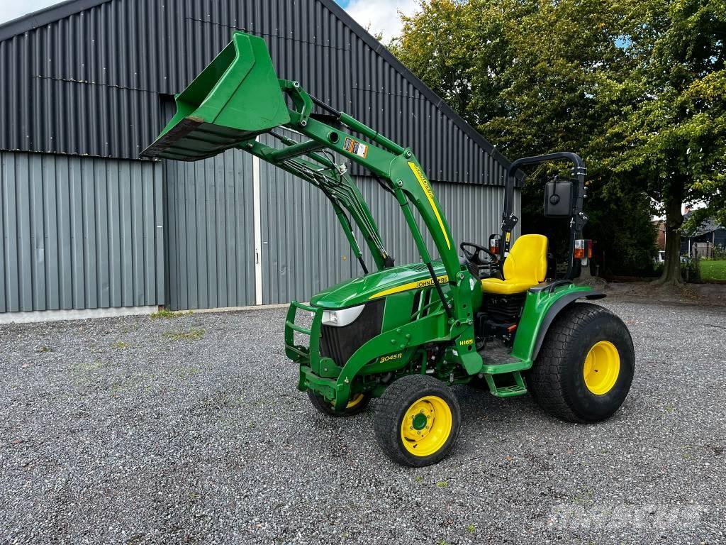 John Deere 3045 R Tractoren