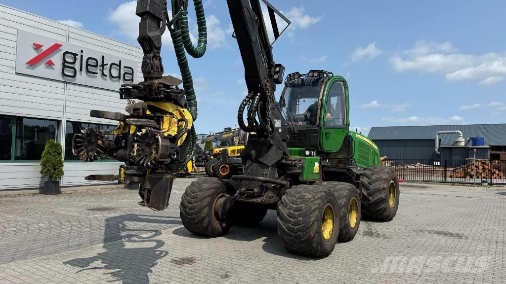 John Deere 1070 E Harvesters