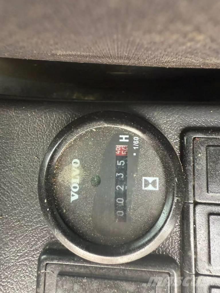 Volvo 140 Rupsgraafmachines