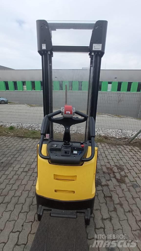Hyster S1.4S Meeloop stapelaar