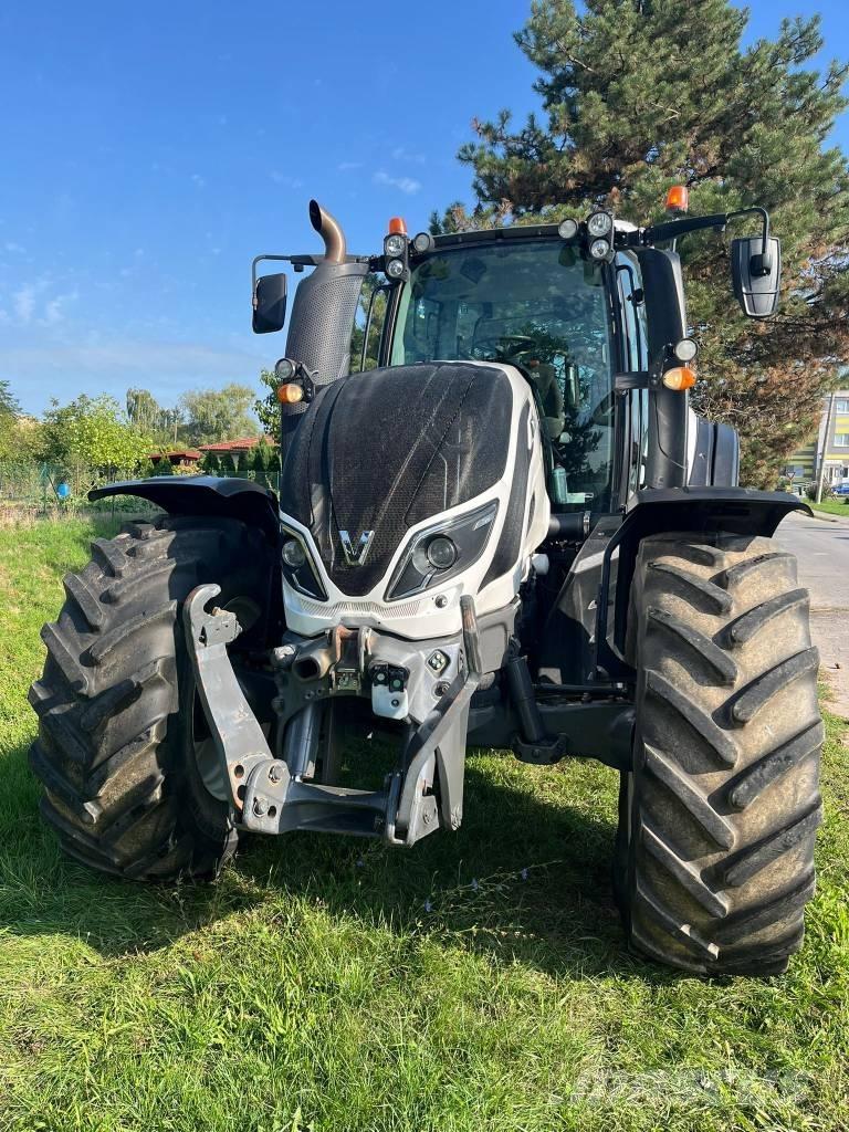 Valtra T234 Versu Tractoren
