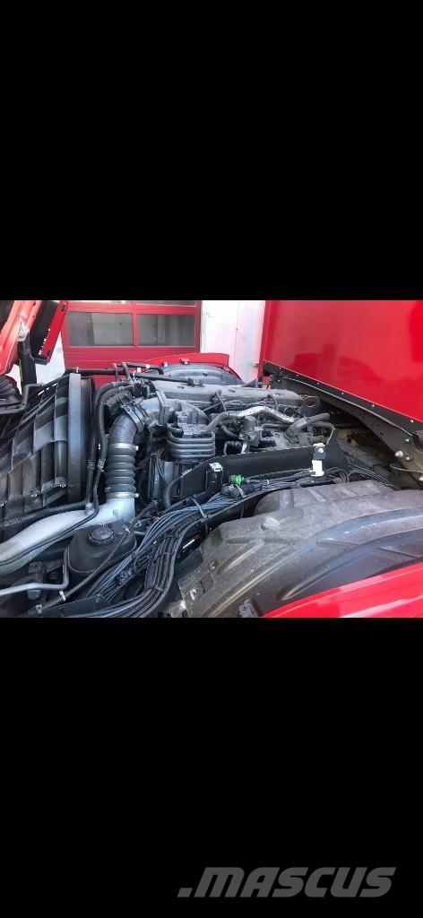 Scania P 280 Bakwagens met gesloten opbouw