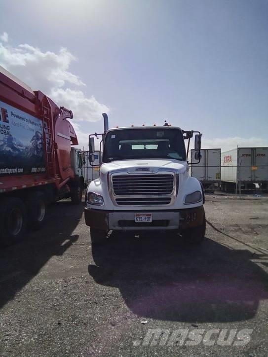 Freightliner M2 Containertrucks met kabelsysteem