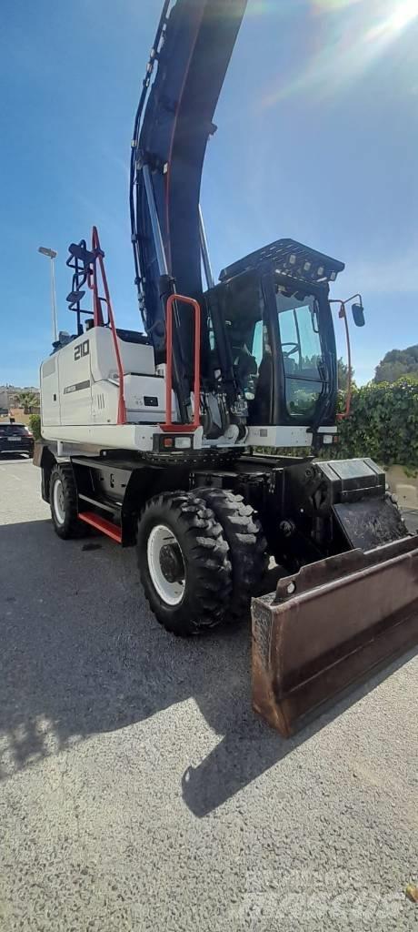 Hidromek HMK 210 W Wielgraafmachines