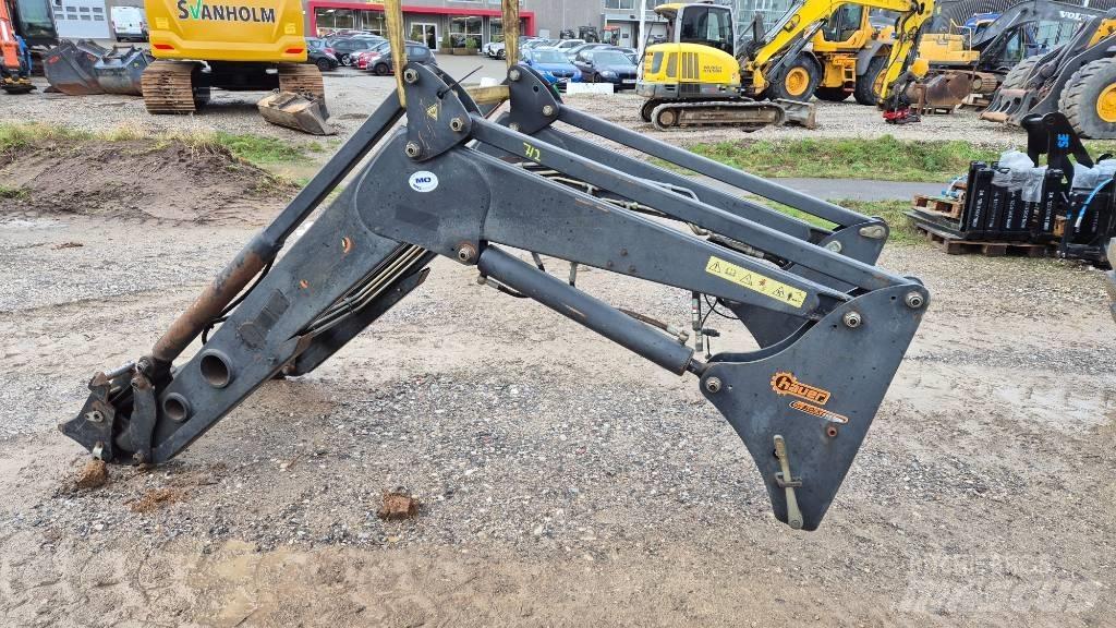 Hauer POM-C 150 Voorladers en gravers