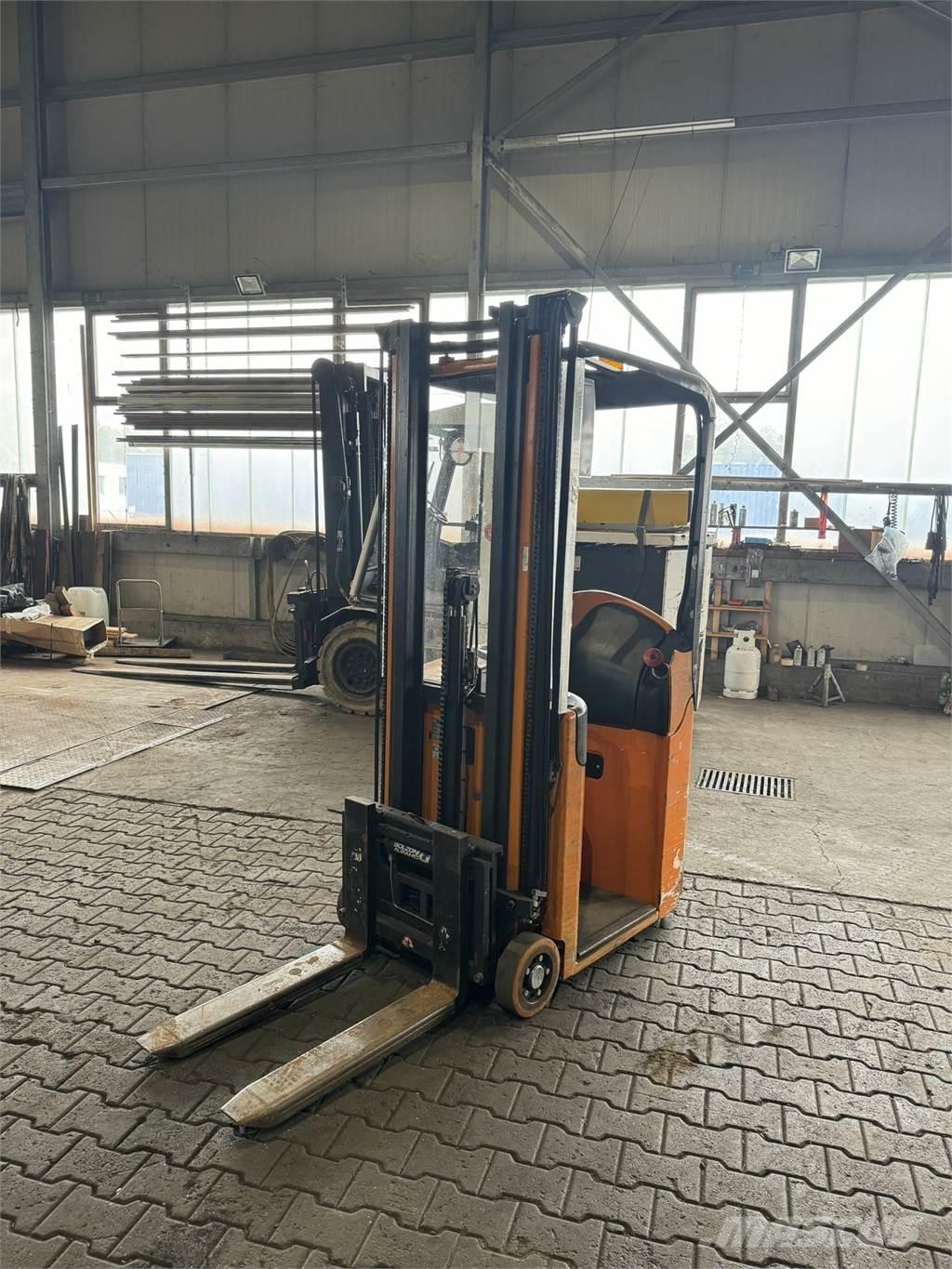 Still ESM10 Pallettruck met meerij platform