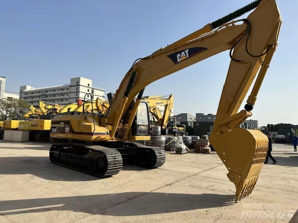CAT 325 B L Rupsgraafmachines