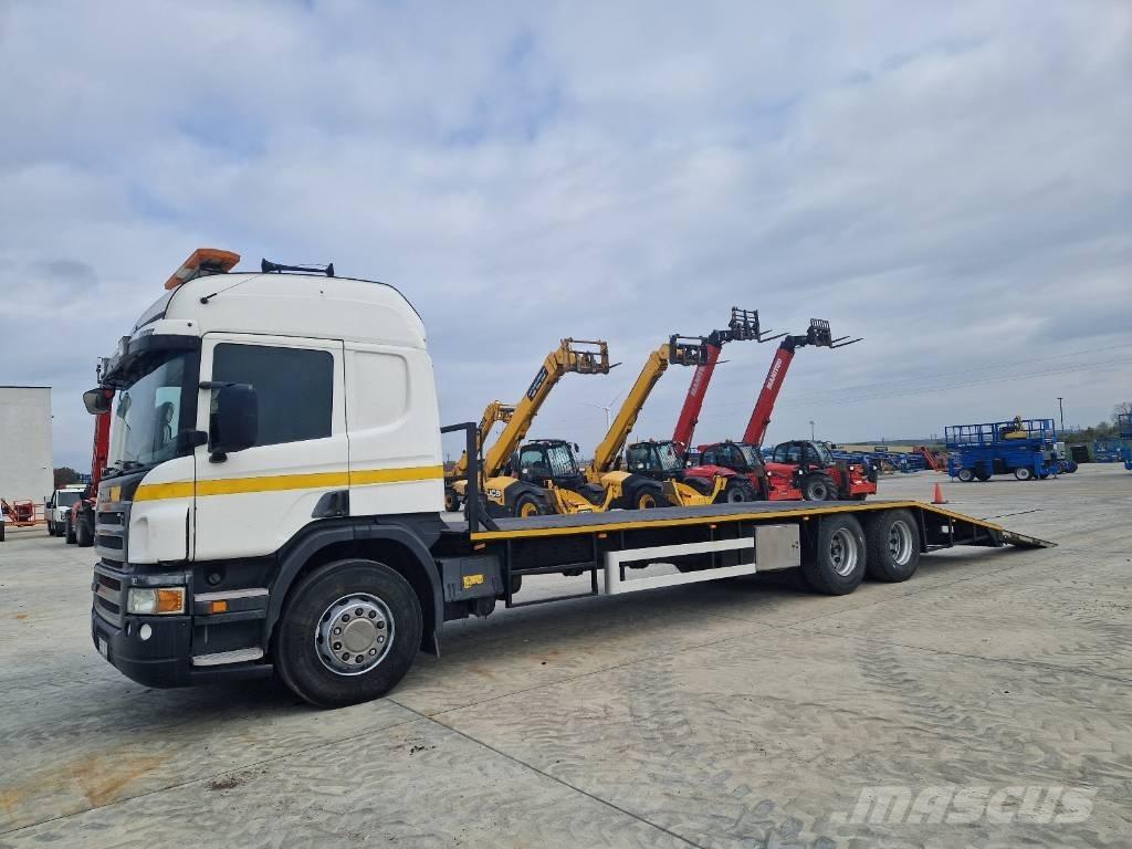 Scania P 400 Vrachtwagen met vlakke laadvloer en lier