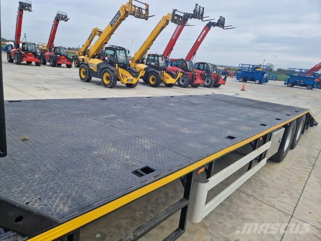 Scania P 400 Vrachtwagen met vlakke laadvloer en lier