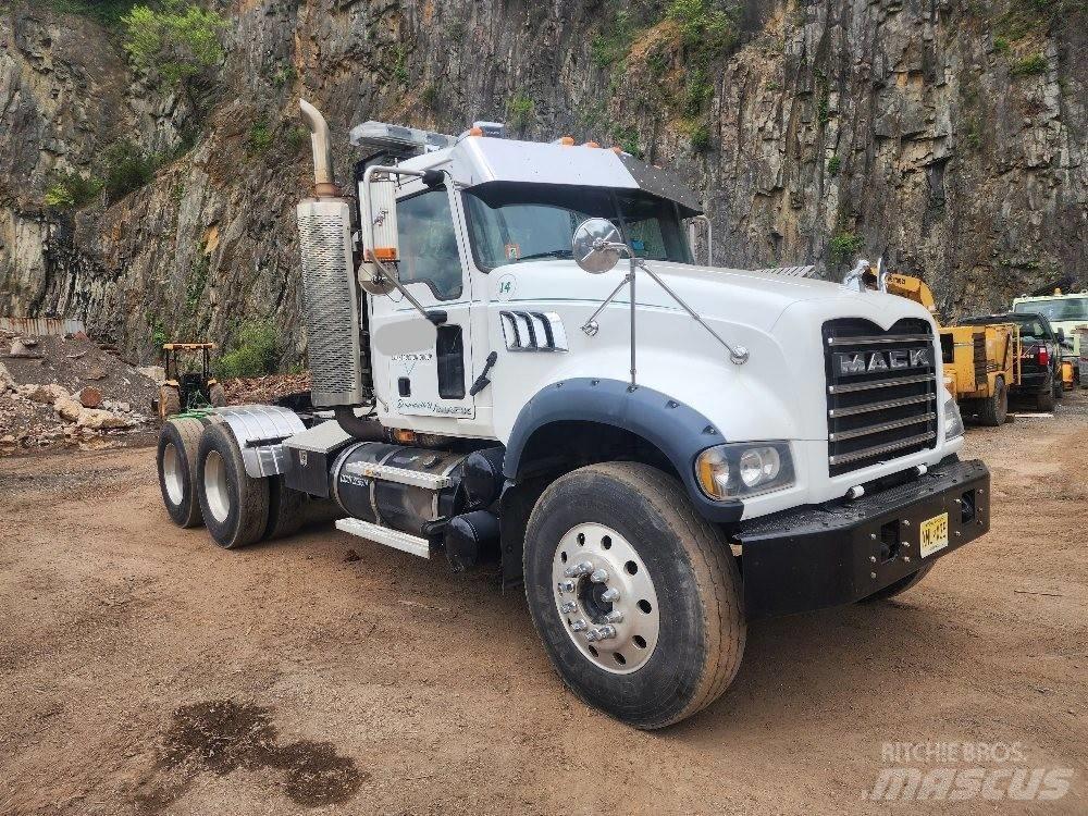 Mack GU713 GRANITE Chassis met cabine
