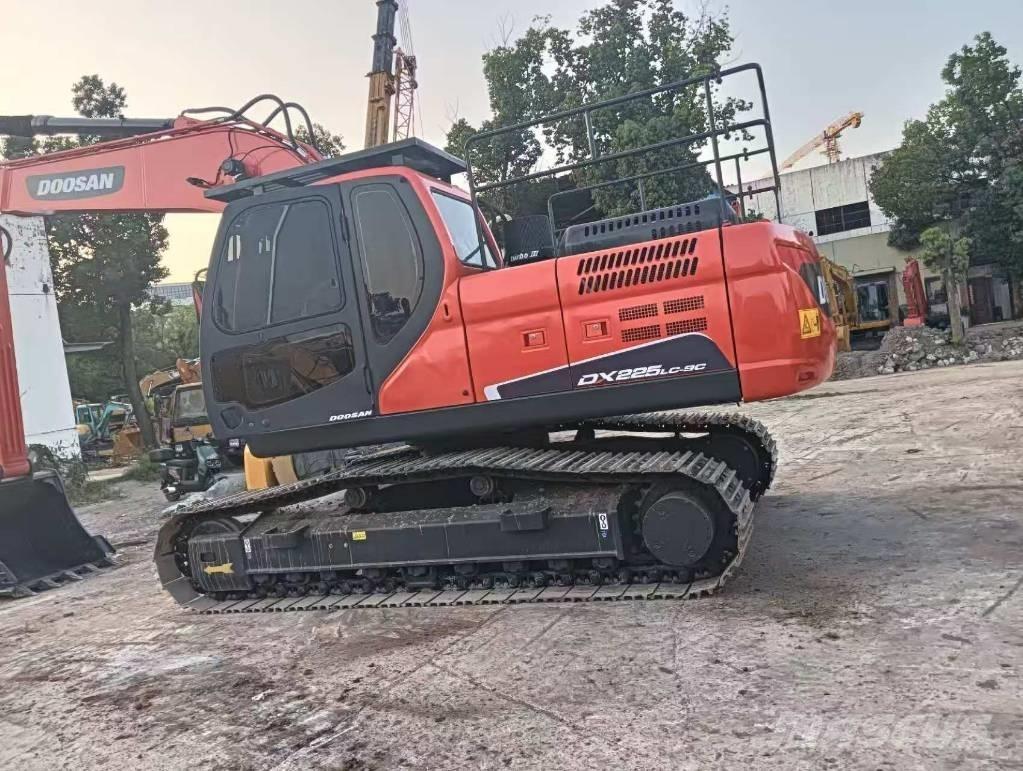Doosan DX 225LC-9C Rupsgraafmachines