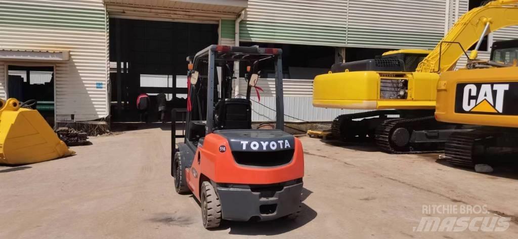 Toyota 8 FDN 30 Diesel heftrucks