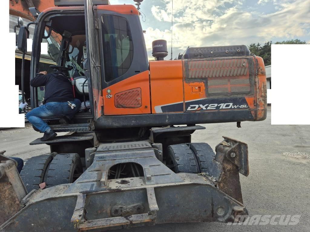 Doosan DX 210 W Wielgraafmachines