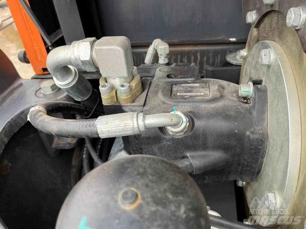 Doosan DX 140 LC Rupsgraafmachines