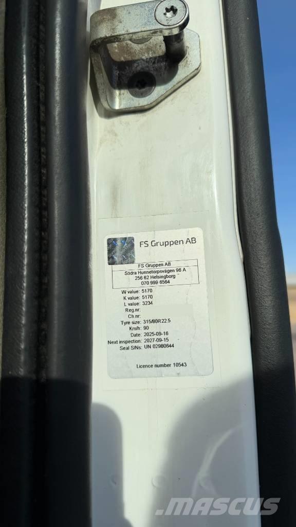 Volvo FM 10 Vlakke laadvloer met kraan