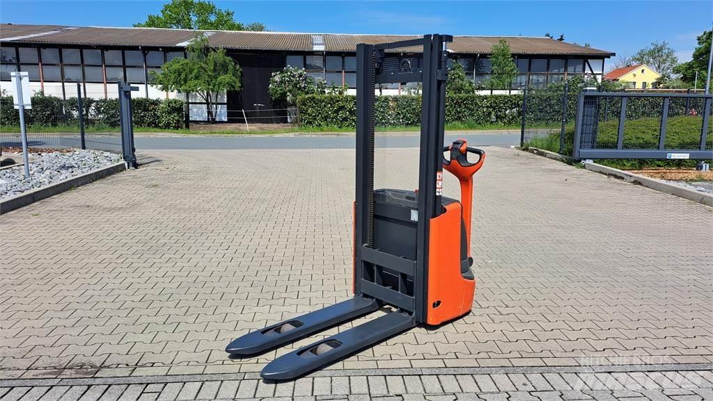 Linde L12- BR1172 Meeloop stapelaar
