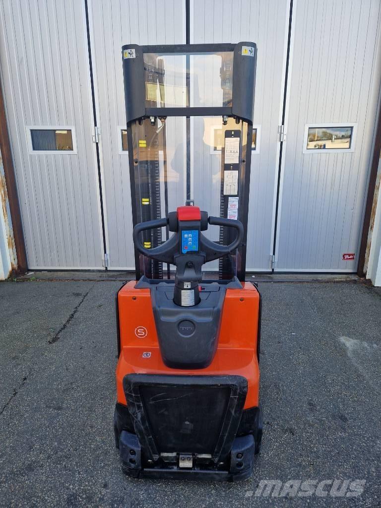 BT SWE 120 L.  57 tim Meeloop stapelaar