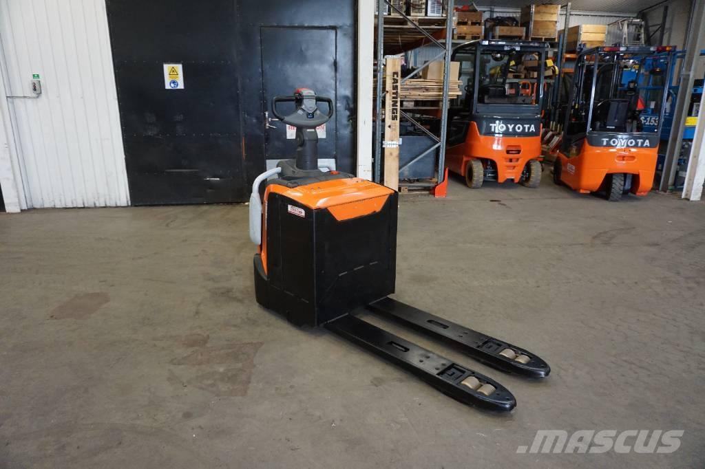 Toyota LPE220 Pallettruck met meerij platform