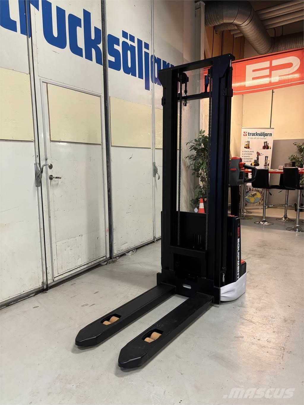 ESA 121 Meeloop stapelaar