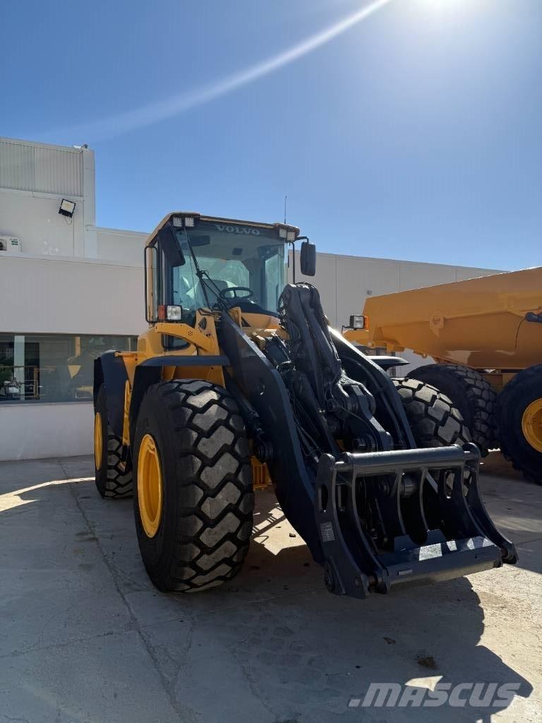 Volvo L 120 F Wielladers