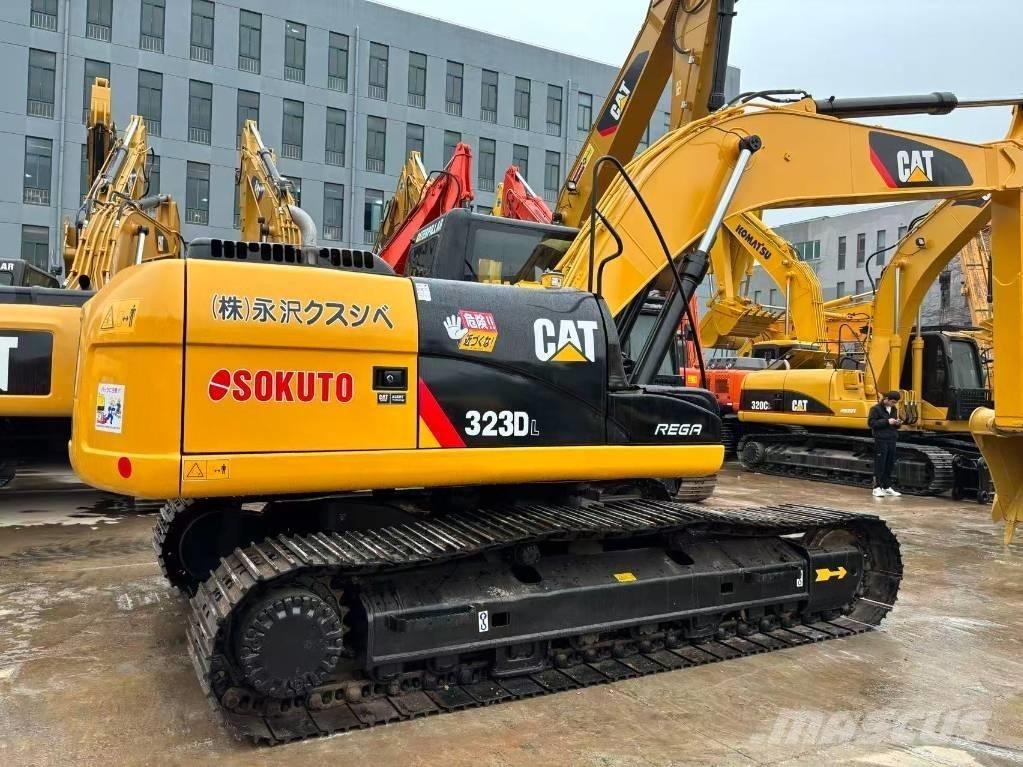 CAT 323 D Rupsgraafmachines