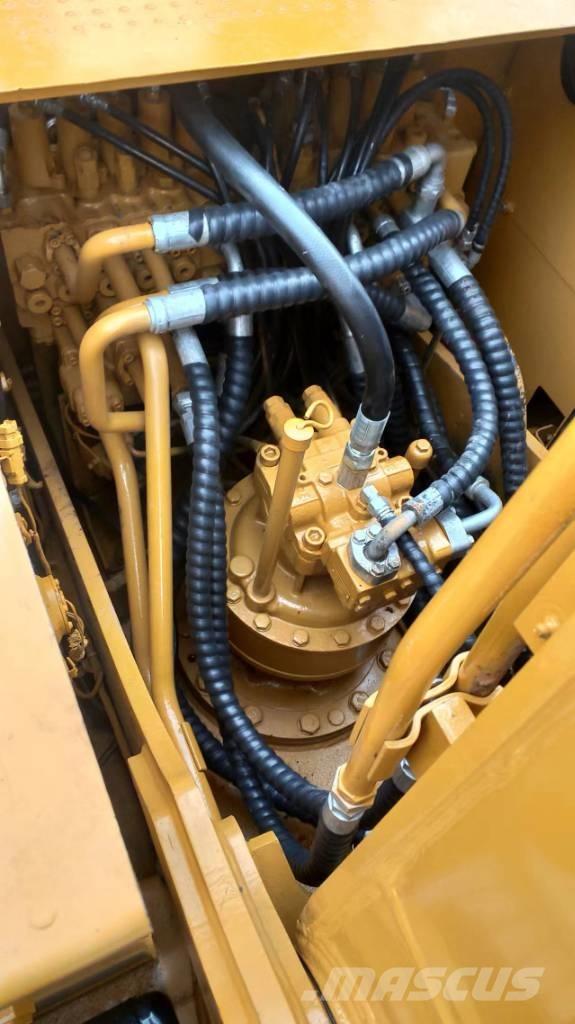 CAT 320D2 Rupsgraafmachines