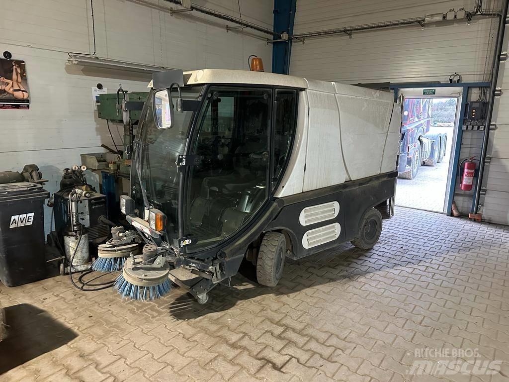  SWINGO 100 Veegmachines