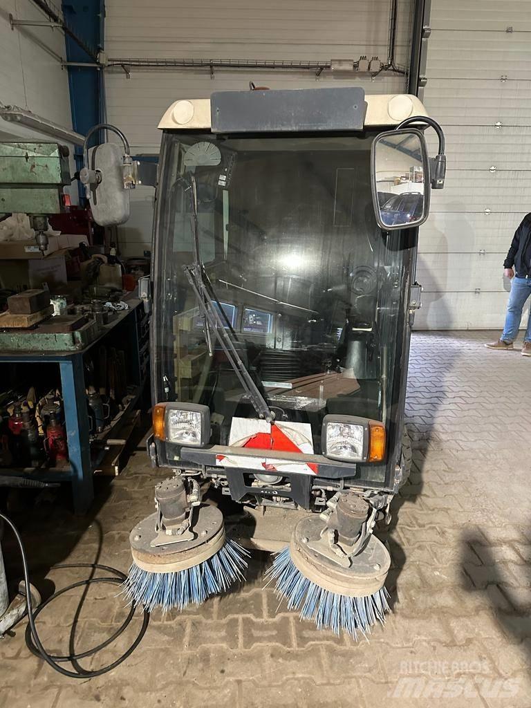  SWINGO 100 Veegmachines