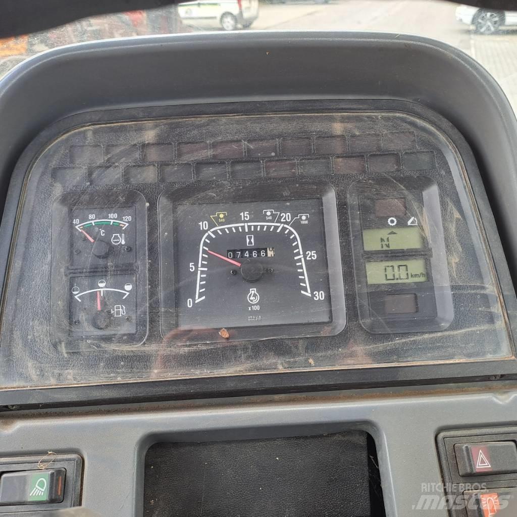 New Holland TS 110 Tractoren