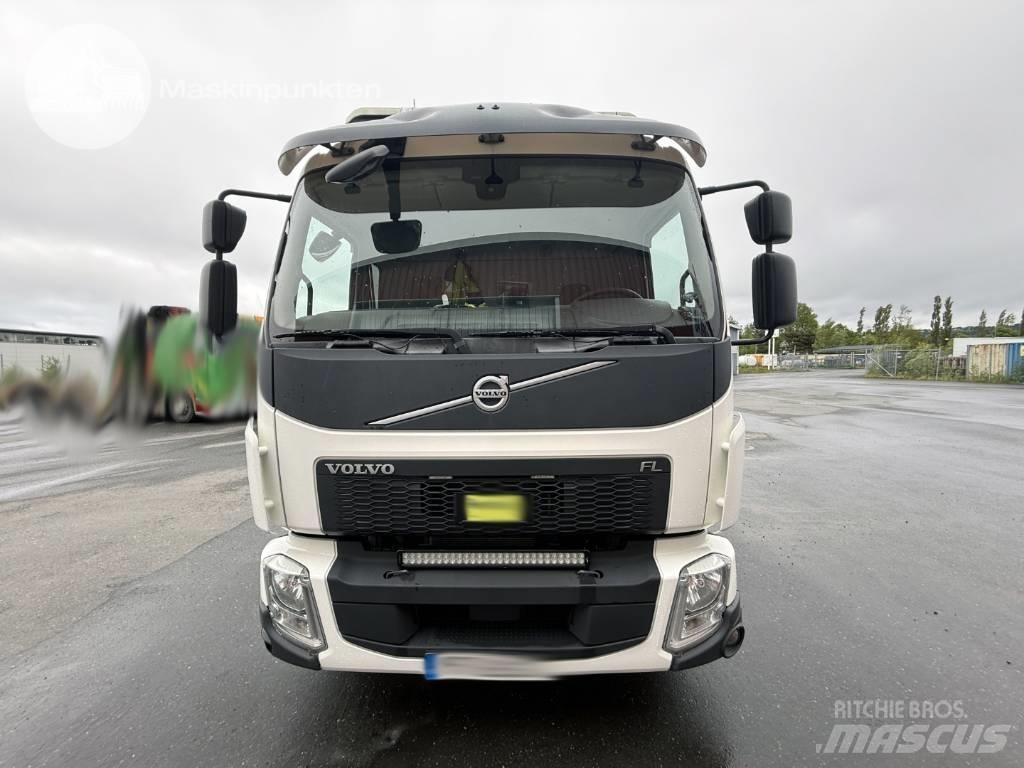 Volvo FL 260 Vlakke laadvloer met kraan